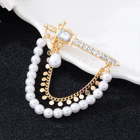 Broche Épée en Alliage de Zinc Luxe Léger Avec Chaîne Double Couche Perle Artificielle Strass Gland Badge pour Femmes Hommes Vêtements Accessori