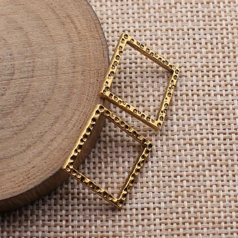 Gehämmerte Textur Geometrischer Hohler Quadratischer Rahmen Anhänger DIY Schmuck Zubehör Zinklegierung Charm Retro Stil