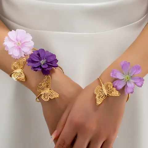 Bracelet Jonc Ouvert en Alliage de Fer avec Papillon Évidé et Fleur en Tissu Manchette Métallique Artistique pour Femmes Séance Photo