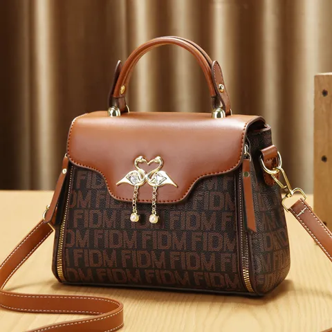 Vintage Crossbody Tas Dames Met Letterprint Veelzijdige Handtas Met Zwaan Hanger Parel Tassel Retro Messenger Bag Top Handvat Tas
