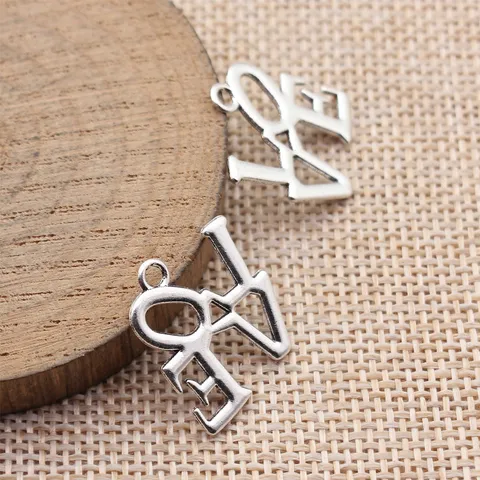 Amuletos Alfabeto LOVE Plata Antigua Retro Aleación de Zinc Colgantes Letra LOVE para DIY Fabricación Joyería Accesorio