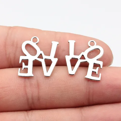 Amuletos Alfabeto LOVE Plata Antigua Retro Aleación de Zinc Colgantes Letra LOVE para DIY Fabricación Joyería Accesorio
