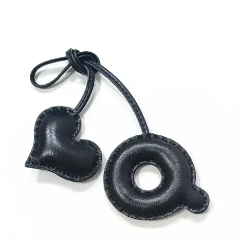 Handmade Genuine Leather Letter Q Heart Bag Charm Luxury Hand Stitched Cute Keychain Hanging Pendant for Women Handbag