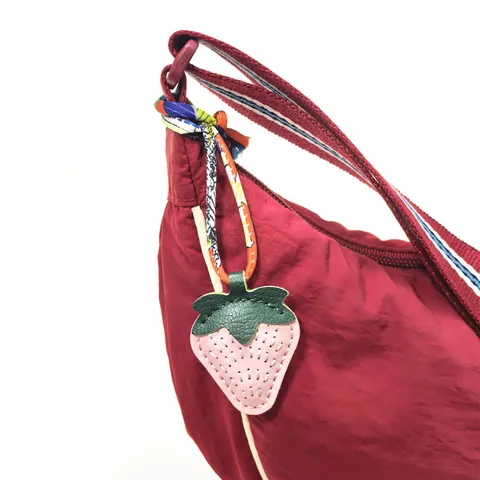 Cute Genuine Leather Strawberry Bag Charm Handmade Sheepskin Fruit Keychain Pendant With Printed Ribbon Strap For Women Car Rearview Mirror Hanging Ornament