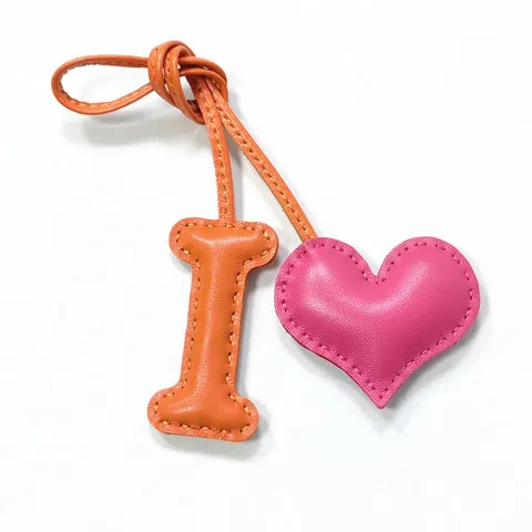 Handcrafted Sewn Genuine Leather Capital Letter I Heart Charm Bag Pendant Cute Car Keychain Ornament For Women