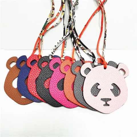 Lindo Colgante de Bolso de Panda de Cuero PU Para Accesorios de Bolso de Mujer Cinta Floral Colgante Ornamento de Coche
