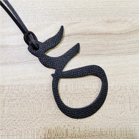 Arabischer Buchstabe Taschenanhänger Echtes Leder Handtaschen Zubehör Rindsleder Schlüsselanhänger Für Damen Minimalist Einfarbig Dekor