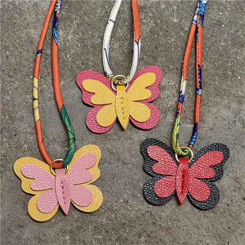 Colgante De Bolso Mini Mariposa Con Cuerda De Bufanda De Satén Colgante De PVC Colorido Accesorio De Bolso De Mujer Regalo