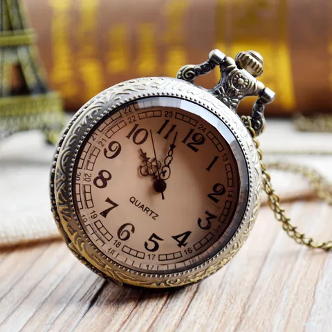 Vintage Brons Kwarts Zakhorloge Retro Hol Gegraveerd Klapdeksel Bruin Glazen Wijzerplaat Met Ketting Unisex Mode-Accessoire