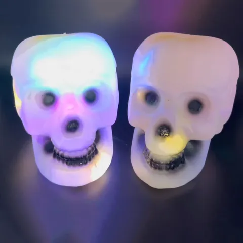 Teschio Luminoso a LED per Halloween Decorazione Casa Stregata Accessori Teschio Horror in Plastica per Allestimento Feste