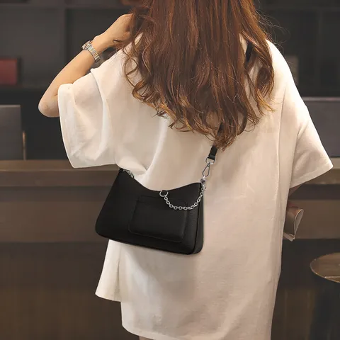 Borsa a Spalla in Vera Pelle per Donna Moda Tinta Unita Borsa Mezzaluna Catena in Metallo Borsa Giornaliera