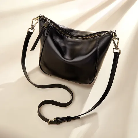 Borsa a Tracolla Dumpling in Vera Pelle per Donna Borsa in Morbida Pelle Borsa a Spalla Crescent Semplice e Casual