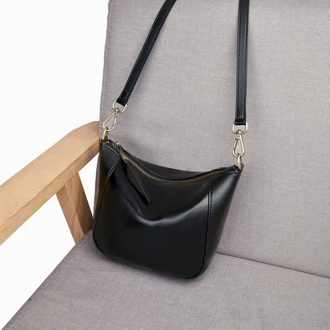 Borsa a Tracolla Dumpling in Vera Pelle per Donna Borsa in Morbida Pelle Borsa a Spalla Crescent Semplice e Casual