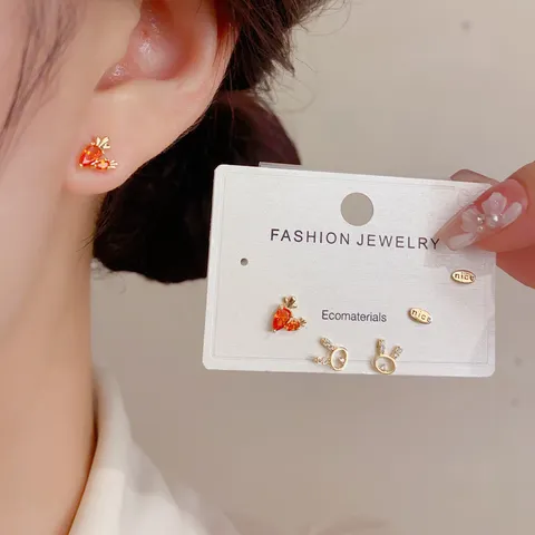 Ensemble de Boucles d'Oreilles Puces Lapin et Carotte pour Femmes Mode Plaqué Or Strass Animal Boucles d'Oreilles 3 Paires Bijoux Quotidien