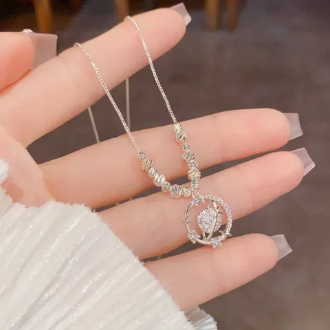 Collar con Colgante de Planeta de Diseño Único Lujo Ligero con Circonia Incrustada Joyería de Cadena de Clavícula para Mujer