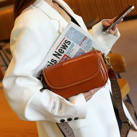 Women Retro Leather Shoulder Bag Casual Small Square Crossbody Bag Vintage Chic Handbag Daily Commuter Bag