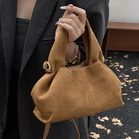Women Urban Minimalist PU Shoulder Bag Pleated Stitching Bucket Crossbody Bag Versatile Commuting Handbag Stylish Retro Tote Bag