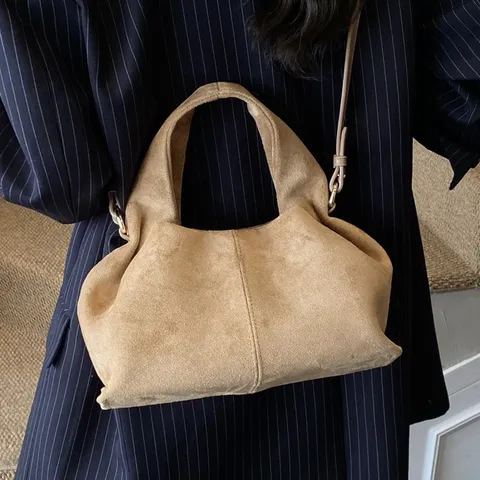 Women Urban Minimalist PU Shoulder Bag Pleated Stitching Bucket Crossbody Bag Versatile Commuting Handbag Stylish Retro Tote Bag