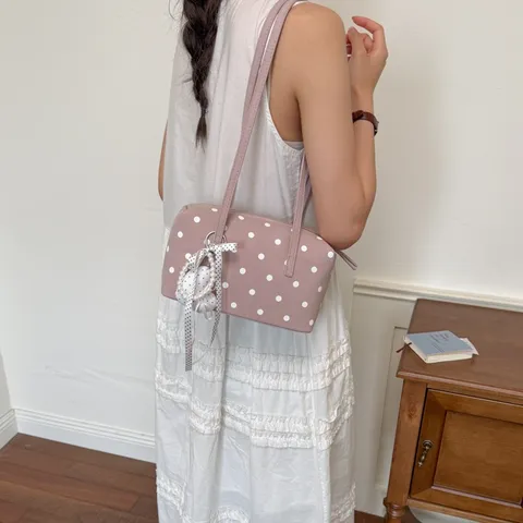 Bolso Bowling de Lunares para Mujer Cuero de PU Moda Bolso de Hombro Axilar Chic Bolso de Mano Viaje Diario Con Colgante
