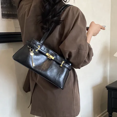 Sac à Épaule Rétro en Cuir PU pour Femmes Sac Sous les Bras Avec Serrure Métallique Breloque Clé Sac à Main Classique Navette Élégant