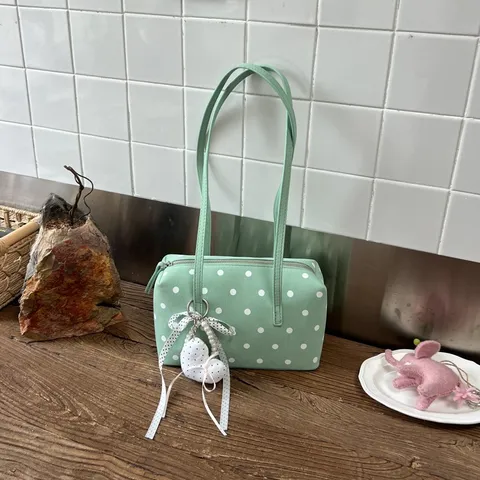Bolso Bowling de Lunares para Mujer Cuero de PU Moda Bolso de Hombro Axilar Chic Bolso de Mano Viaje Diario Con Colgante