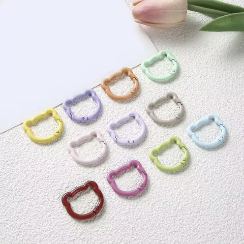 Leuke Tekenfilm Kleine Beer Hoofd Metaal Veer Ring Sleutelhanger Legering Tas Charm DIY Sieraden Hanger Accessoire