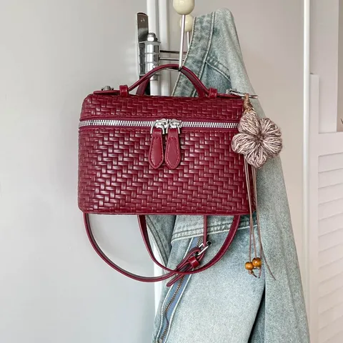 Borsa a Mano Intrecciata da Donna Con Ciondolo a Fiore Borsa a Tracolla in Pelle PU Moda Pendolare Piccola Borsa a Scatola per Donna
