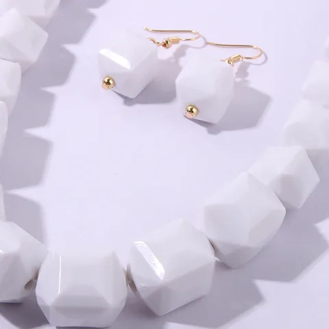 Geometrisches Acryl Schmuckset Für Damen Minimalistische Quadratische Perlenkette Passende Ohrstecker Party Modeschmuck