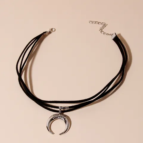 Collier Pendentif Croissant de Lune en Alliage Vintage pour Femme Cordon Velours Noir Choker Multicouche Corne Bijoux