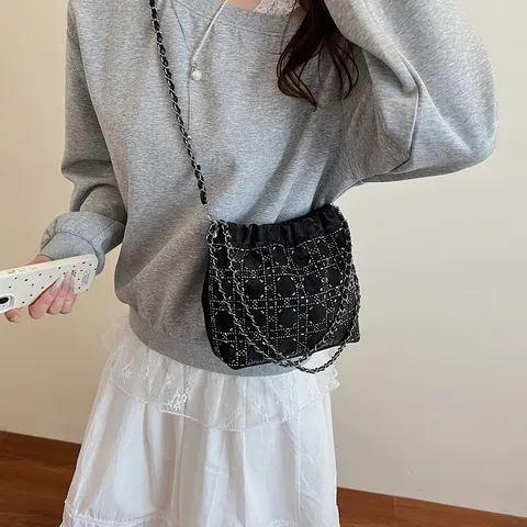 Women Fashion PU Leather Quilted Bucket Bag With Metal Chain Strap Drawstring Rhinestone Rivet Shoulder Crossbody Bag Casual Summer Bag
