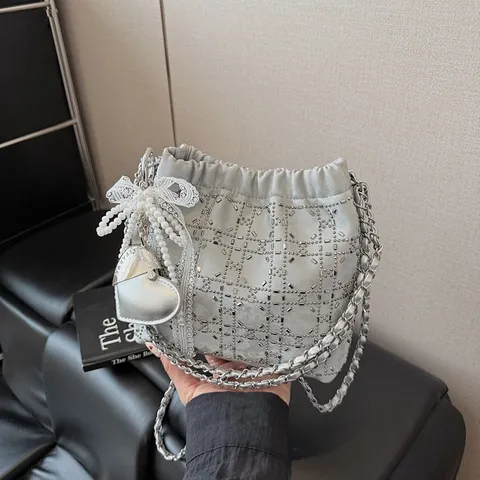 Women Fashion PU Leather Quilted Bucket Bag With Metal Chain Strap Drawstring Rhinestone Rivet Shoulder Crossbody Bag Casual Summer Bag