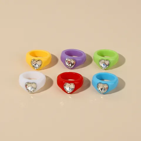 Fashion Acrylic Resin Heart Finger Ring Minimalist Geometric Rhinestone Inlaid Chunk Statement Ring For Women Daily Party Jewelry Gift