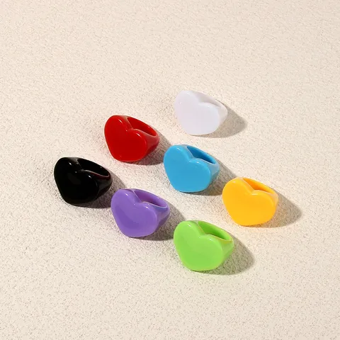 Fashion Acrylic Heart Rings For Women Colorful Resin Heart Shaped Chunky Rings Minimalist Personalized Finger Ring Jewelry Gift