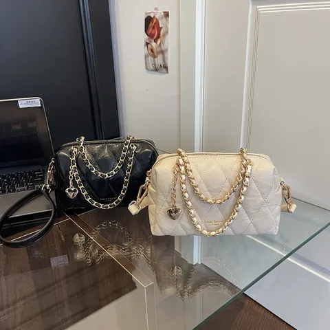 Sac Bandoulière Décontracté en Cuir PU pour Femmes Sac à Main Quotidien à Chaîne Matelassée Mode avec Pendentif Cœur