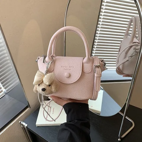 Sac Seau Minimaliste en Cuir PU pour Femmes Élégant Sac Bandoulière Versatile Couleur Unie Sac à Main Navette Avec Fermoir Magnétique