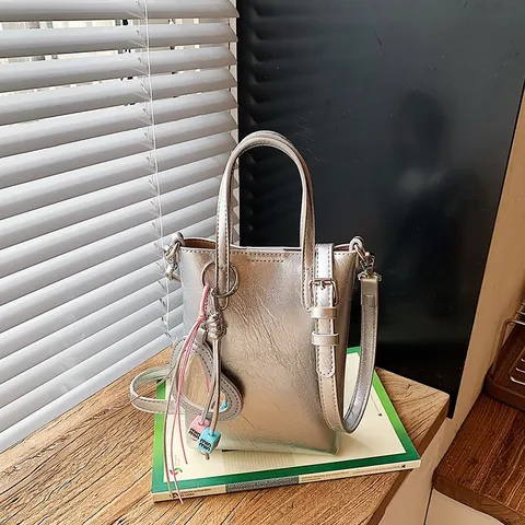Women PU Leather Crossbody Cell Phone Bag Small Shoulder Bag With Heart Pendant Fashion Commute Handbag