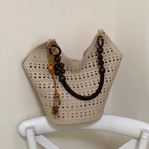 Damen PU-Leder Tote Bag Mode Unterarm Schultertasche Mit Holzperlengriff Quastenanhänger Pendler Handtasche