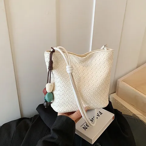 Womens Fashion Woven PU Leather Bucket Bag Minimalist Crossbody Shoulder Bag Stylish Daily Mobile Phone Purse Purse For Ladies