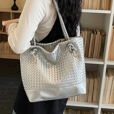Fashion Handwoven PU Leather Shoulder Bag For Women Vintage Commute Tote Bucket Bag Versatile Solid Color Large Capacity Top-Handle Purse
