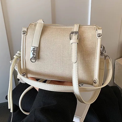 Damen Mode PU Unterarmtasche Kontrastfarbe Patchwork Kleine Quadratische Umhängetasche Pendeln Crossbody Tasche Mit Bär Hanger