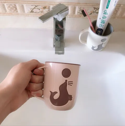 Tasse de Gargarisme Double Couche Phoque de Dessin Animé Avec Poignée Tasse de Brosse à Dents en Plastique Joli Couple Tasse d'Eau de Bain