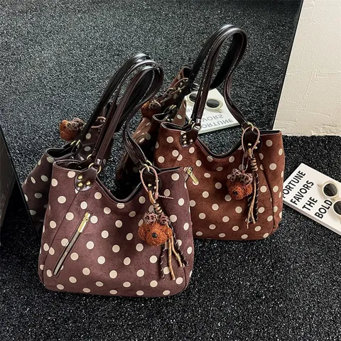 Damen Wildleder Punktmuster Einkaufstasche Vintage Große Kapazität Schultertasche Retro Braun Pendler Handtasche Mit Anhänger