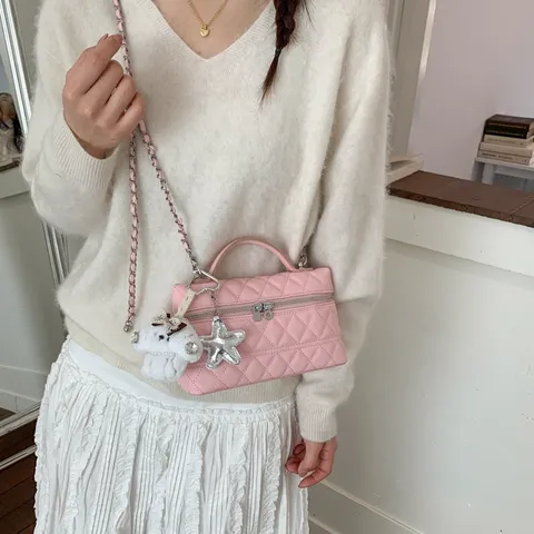 Mode Femmes Matelassé Chaîne Sac Boîte Cuir PU Chic Minimaliste Urbain Sac Bandoulière Petit Sac Carré Avec Pendentif