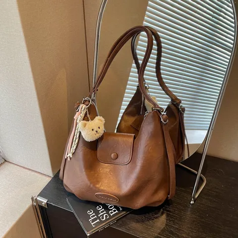 Zaino Casual Tote Bag in Pelle PU di Grande Capacità Vintage da Donna Multiuso da Viaggio Scuola con Ciondolo Orsetto