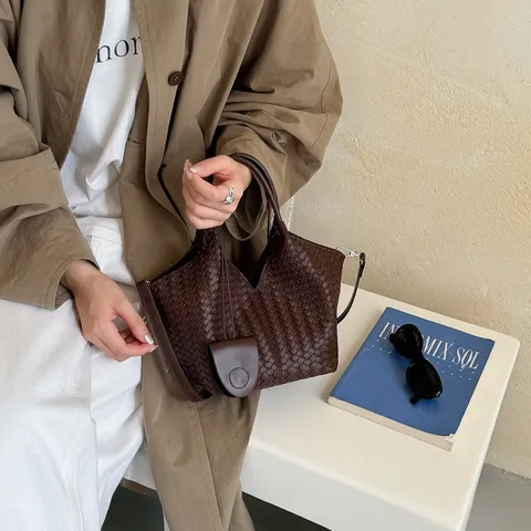 Women Vintage Woven Tote Bag Large Capacity PU Leather Handheld Shoulder Crossbody Bag Fashion Woven Basket Bag With Small Pouch
