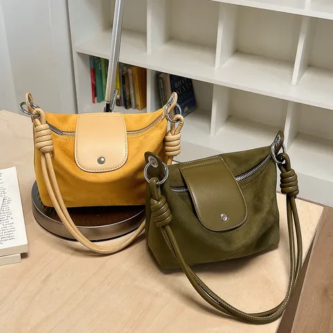 Hochwertige Vintage Wildleder Dumpling-Tasche Damen Vielseitige Schultertasche Umhängetasche Achseltasche Einfarbige Strukturierte Handtasche Modeaccessoire