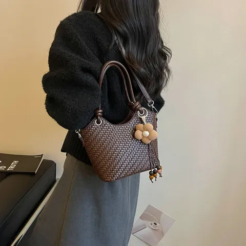 Sac Seau Tissé Pour Femme Style Designer De Luxe Cuir PU Sac À Bandoulière Avec Charme De Fleur Sac À Main Mode Quotidien