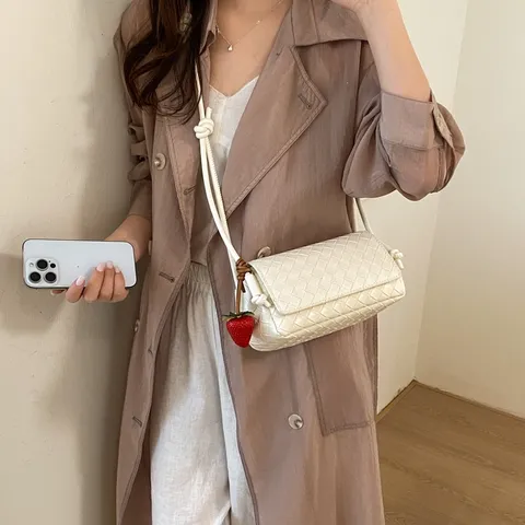 Womens Woven Shoulder Bag PU Leather Crossbody Bag Casual Tote Satchel Purse With Strawberry Pendant Fashion Handbag
