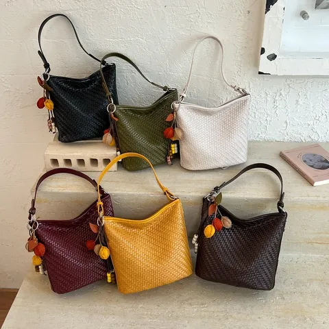 Women Woven Bucket Bag PU Leather Vintage Woven Shoulder Crossbody Bag Underarm Bucket Purse Minimalist Commuter Bag For Women
