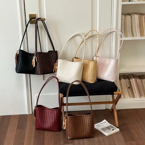 Sac Seau en Cuir Souple Tissé à la Mode pour Femmes Sac Bandoulière Urbain Chic Sac à Main de Navette de Grande Capacité